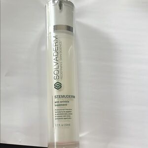 Stemuderm Anti-Wrinkle Treatment - White Exp 10/27
New/unopened